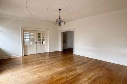 HISTORISCH: RENOVIERTE, GROSSZÜGIGE WOHNUNG MIT XXL-BALKON! - Ladenburg