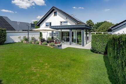 Haus zum Kaufen in Neu-Anspach 850.000,00 € 212 m²