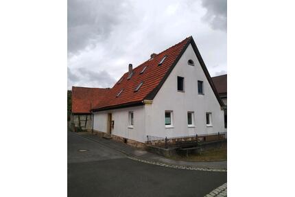 Ehem. Teil eines Gutshofes im Weinbaugebiet Zell mit Bachlauf - Knetzgau