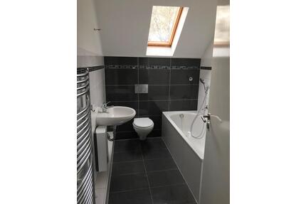 4,5 Zimmer Wohnung Dachgeschoss WHG renoviert ! Ab sofort 90qm - Duisburg Hamborn
