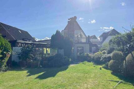 Wohnen & Vermieten unter einem Dach - 3-Parteienhaus mit großem Grundstück (aktuell vermietet) - Lübeck Travemünde