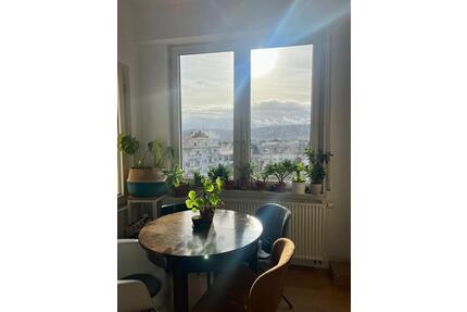 Lichtdurchflutete 2-Zi Altbauwohnung im Stuttgarter Westen - verfügbar ab Mai 2026