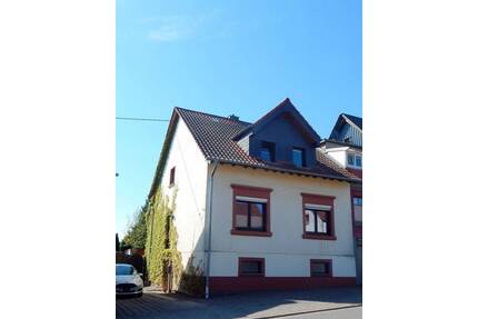 Einseitig angebautes Wohnhaus mit 3 Schlafzimmern, Garten und Terrasse in Weiskirchen zu verkaufen!