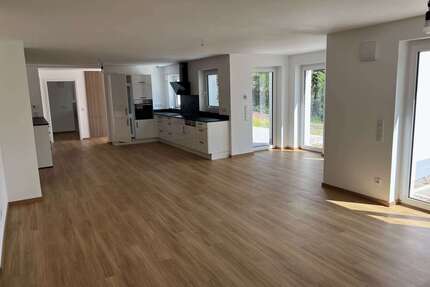 Wohnung zum Mieten in Adelsdorf 1.600,00 € 123 m²