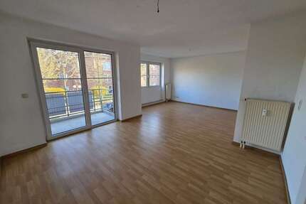 Wohnung zum Mieten in Hermsdorf 380,00 € 67.63 m²