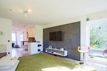 Stilvolle, voll möblierte 2 Zimmer Wohnung mit Balkon, Parkplatz - Lemförde