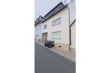 Haus zum Mieten in Oestrich-Winkel 1.400,00 € 150 m²