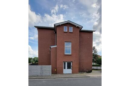 2 vermietete Wohnhäuser mit 6 Wohnungen in Cuxhaven, courtagefre