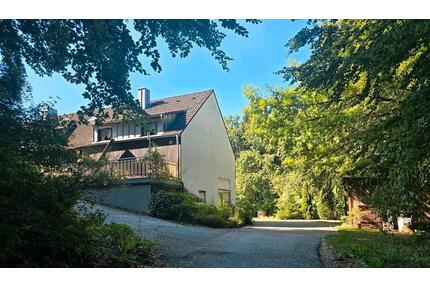 Naturparadies im Birgland: Historisches Anwesen mit eigenem Wald