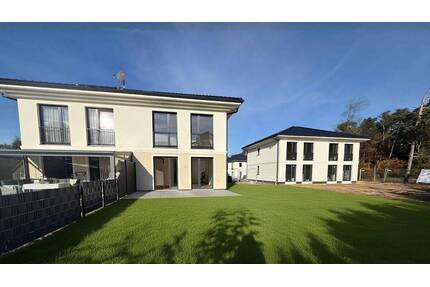 Exklusives Neubau-Doppelhaus am See - Energieeffizient & modern - Storkow