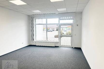 ***LICHTDURCHFLUTETE GEWERBEEINHEIT IM EINKAUFSPARK IN NÜNCHRITZ*** - perfekte Lage für Ihr Business!