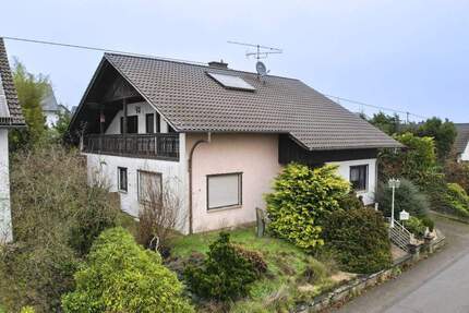 Ein - Zweifamilienhaus in hervorragender Lage von Diefflen - Dillingen / Diefflen