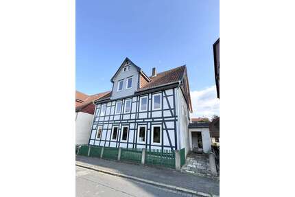 Mehrfamilienhaus mit Entwicklungspotenzial in Goslar - 5 Einheiten möglich + bezugsfertiger Anbau