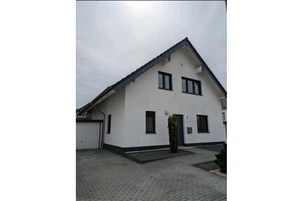 Attraktive 3 Zimmer Wohnung im EG mit Garten & Garage - Langerwehe