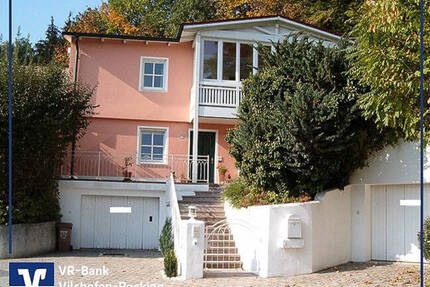 Ruhige Lage im Herzen von Passau: Geräumige 7-Zimmer-Wohnung mit Schwimmbad, Sauna & Garten!