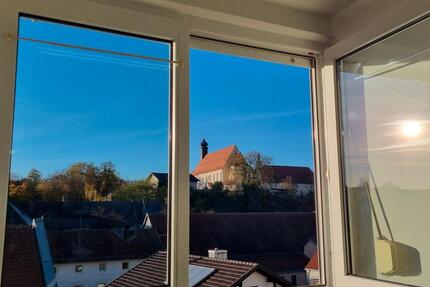 Sonnige 2-Zimmer-DG-Wohnung mit Einbauküche, Fußbodenheizung - Niederviehbach