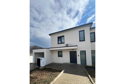 Moderne Doppelhaushälfte - Neubau gehobene Ausstattung (PV+Klima) - Forchtenberg