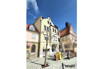 Stilvoll wohnen im Zentrum: 3-Zimmer-Wohnung mit Altbauflair am Marktplatz - Bad Rodach