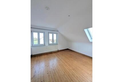 Für Frauen: Großes helles Zimmer, Nichtraucher - Korntal-Münchingen