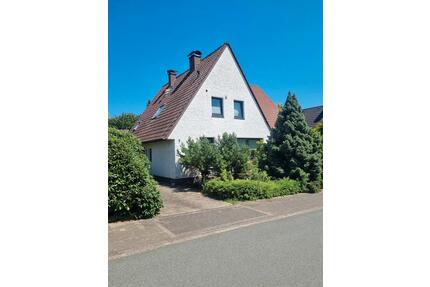 Großes Zweifamilienhaus, Garten und Garage Stadtrand Blomberg