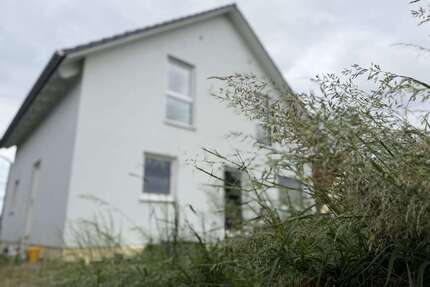 Haus zum Kaufen in Nessetal 298.000,00 € 114.39 m²