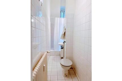 2-Zi-Altbau 70,72 m², renoviert & möbliert, bezugsfrei, privat - Berlin Mitte