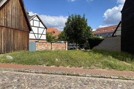 Mut zur (Bau-) Lücke: lauschiges Baugrundstück inmitten Malchins Innenstadt (ca. 250 m zum Markt)