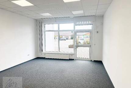 ***Lichtdurchflutete Gewerbeeinheit im Einkaufspark Nünchritz*** - perfekte Lage für Ihr Business!