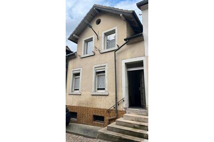 Sanierungsbedürftiges Reihenhaus mit Potenzial - Lambrecht (Pfalz)