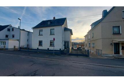 Einfamilienhaus mit großem Garten und Poolanlage - Nentershausen