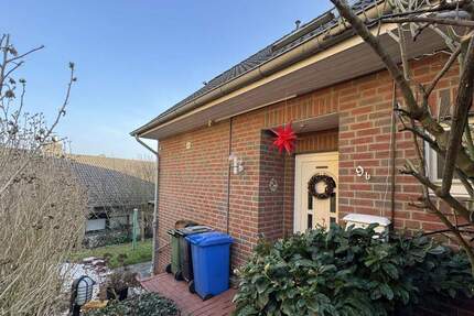 Doppelhaushälfte abseits der Strasse mitten in Giesen