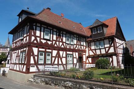 Fachwerkhaus - 350.000,00&nbsp;EUR Kaufpreis, ca.&nbsp; 200,00&nbsp;m&sup2; in Braunfels (PLZ: 35619)