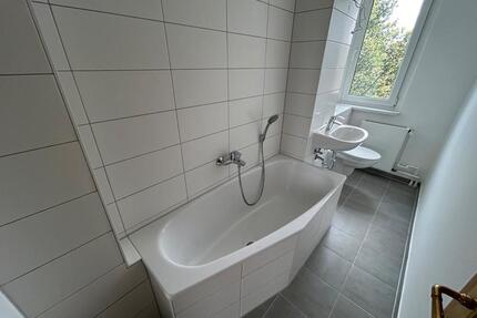 3-Zimmer-Wohnung mit Badewanne in ruhiger Lage in Sanierung! - Seeland Gatersleben