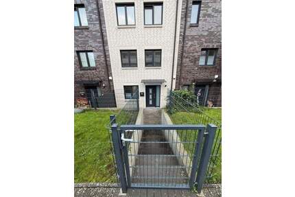 Modernes Mittelreihenhaus mit 6 Zimmern, Balkon & Terrasse in Harburg - Hamburg Eißendorf