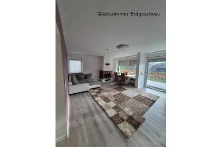 Attraktive 5-Zimmer-Wohnung mit eigenem Garten und zwei Garagen - Frankenberg (Eder)