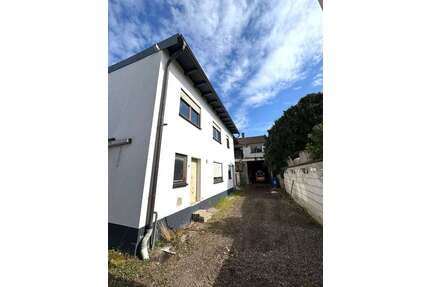 Haus zum Kaufen in Oberhausen-Rheinhausen 250.000,00 € 231.42 m²