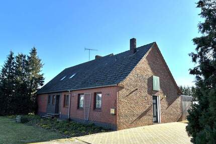 Einfamilienhaus auf großem Grundstück im ländlichen Außenbereich von Wagenfeld