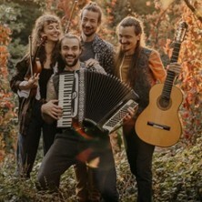 Sandburg - Folk aus Skandinavien
