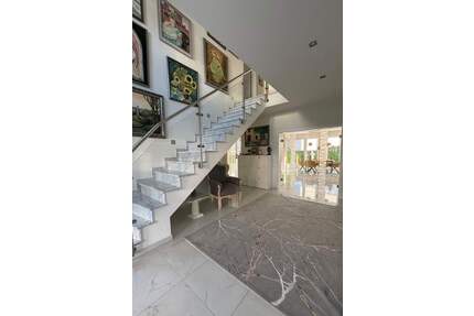 Elegantes Zuhause mit Luxusausstattung und idealer Infrastruktur in Mössingen