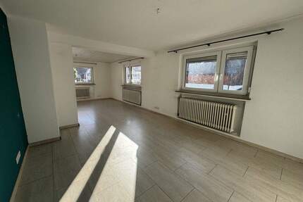 Schöne und helle 4,5 Zi. Wohnung mit überdachtem Balkon sofort verfügbar - Mühlhausen