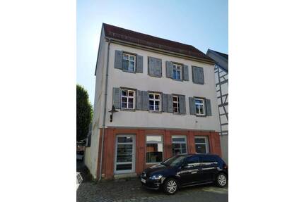 Wohnhaus mit Ladeneinheit in der Stadtmitte - Niederstetten