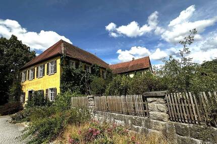 Ehemaliger denkmalgeschützter Gutshof mit vielen Möglichkeiten - Ipsheim