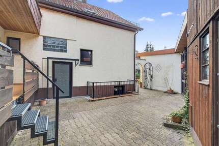 Haus zum Kaufen in Neuhausen 384.000,00 € 192 m²