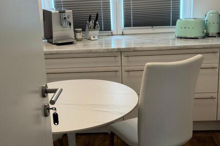 Geräumige Wohnung mit 4 Zimmern, Küche, Bad und Stellplatz - Darmstadt