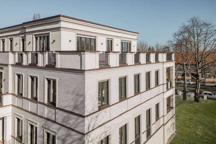 High-End-Wohnkomfort im Herzen von Berlin-Dahlem: Wohnung mit 341 m² Gartenfläche.