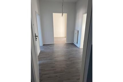 2-Raum-Wohnung - 395,00&nbsp;EUR Kaltmiete, ca.&nbsp; 80,64&nbsp;m&sup2; in Plauen (PLZ: 08525) Bahnhofsvorstadt