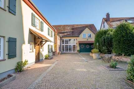 Haus zum Kaufen in Dietzenbach 980.000,00 € 404.62 m²