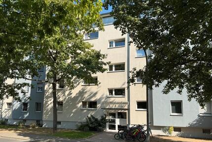 Gepflegte 3 ZKB mit Loggia, modernisiertes Bad, Einbauküche - Ludwigshafen am Rhein Rheingönheim
