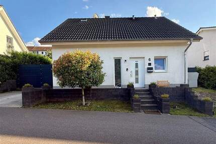 Modernes Einfamilienhaus in energieeffizienter Bauweise Garten und Außenpool - Völklingen Ludweiler