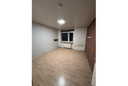 Renovierungsbedürftige 3 ZKB mit KFZ-Stellplatz und Balkon - Frankenthal (Pfalz)